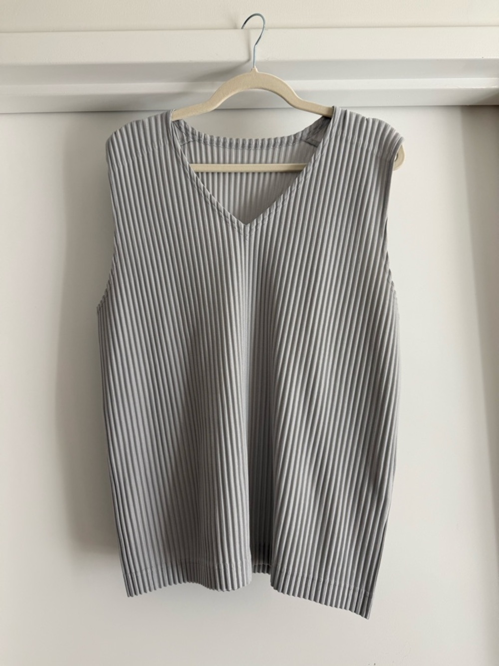 Homme Plissé Issey Miyake Gray Pleated V-Neck Sleeveless Top